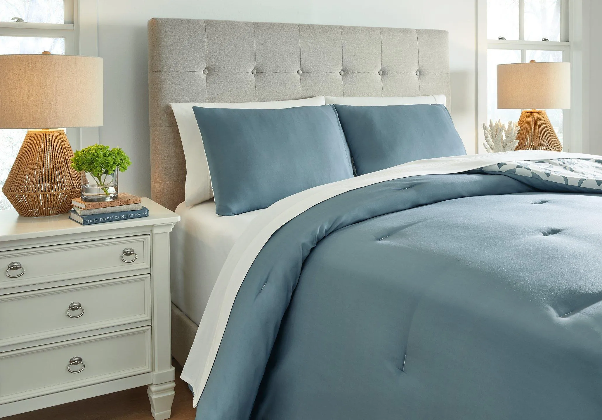 Adason Blue/White Queen Comforter Set