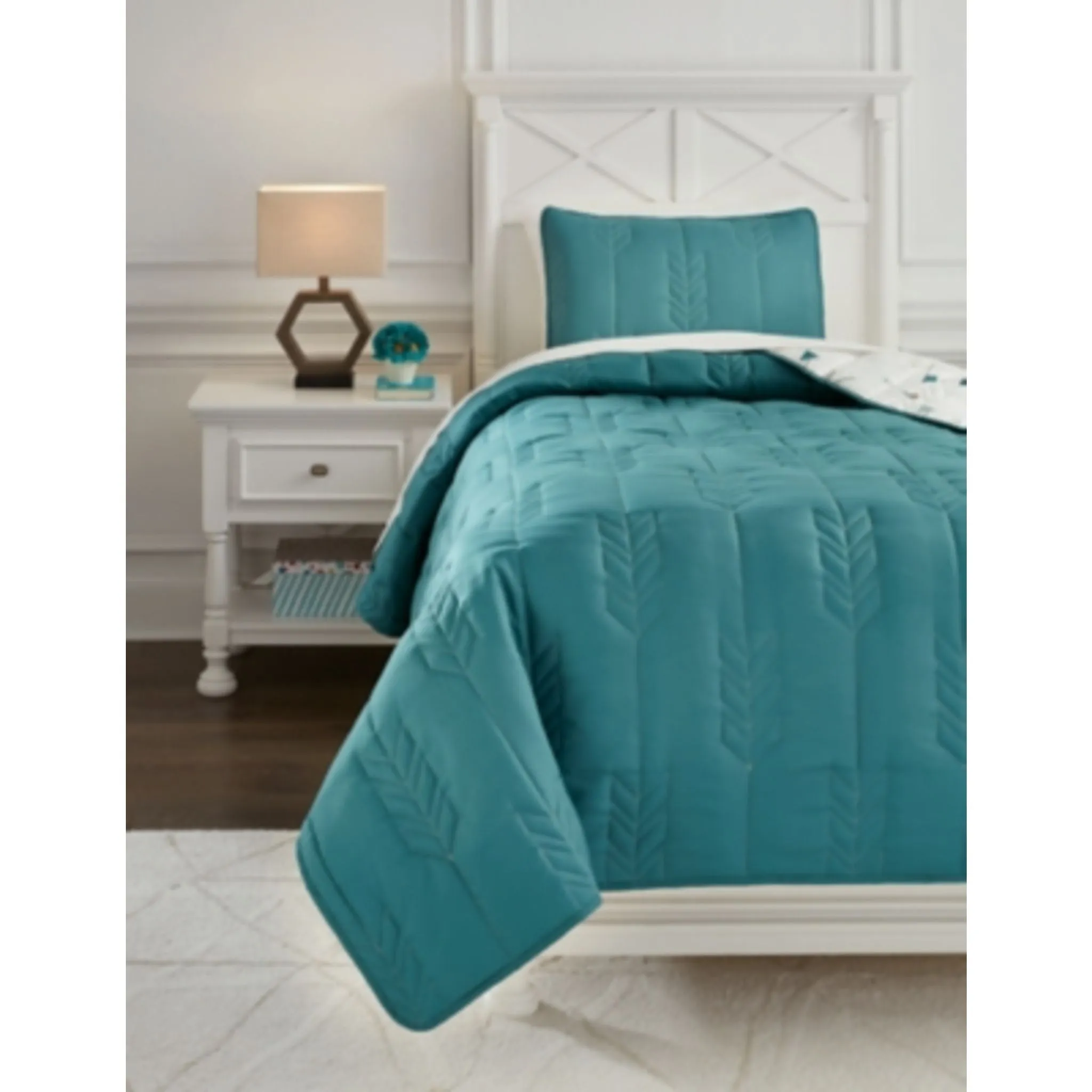 Averlett Twin Quilt Set