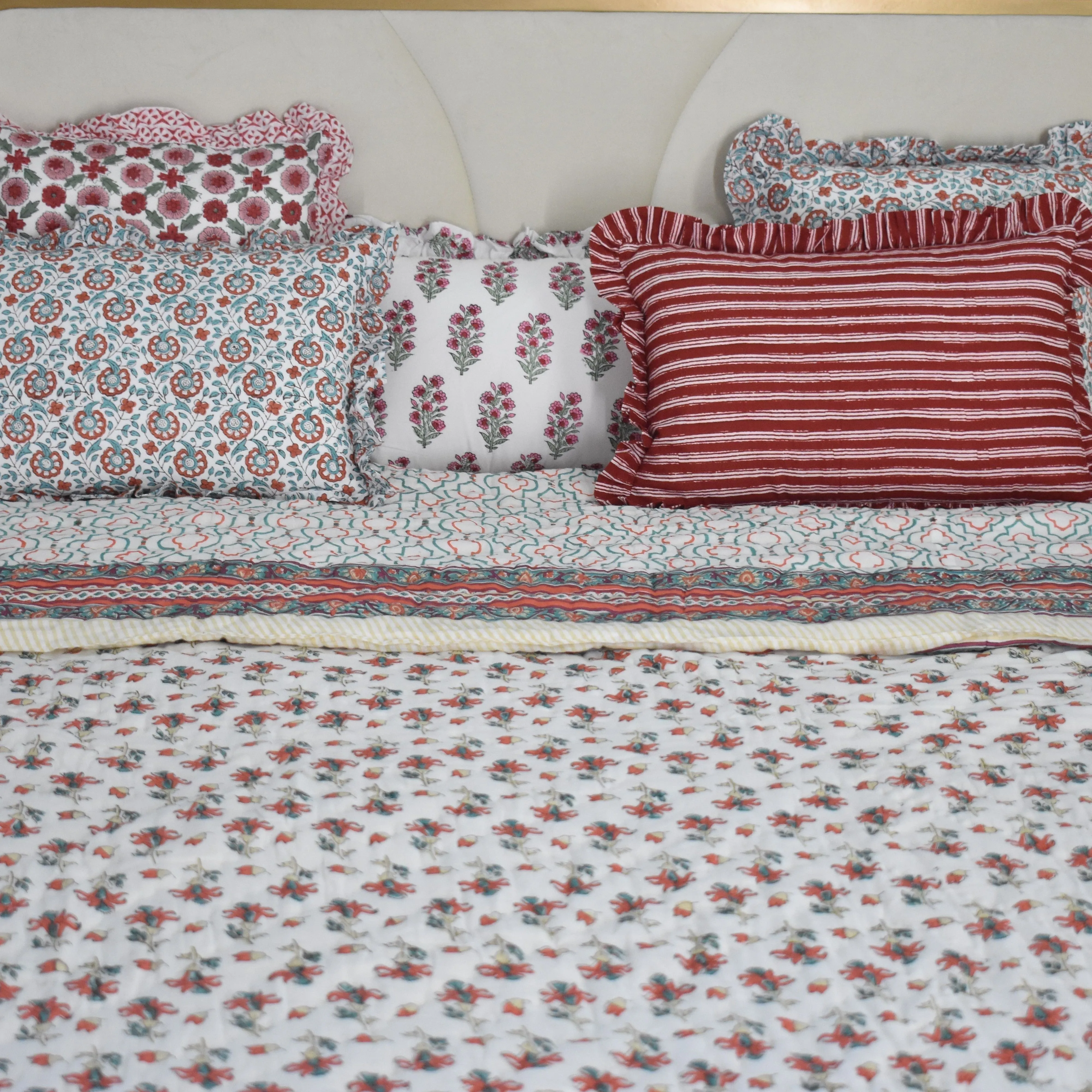 Handblock Printed Cotton Quilt - White / Red (King)