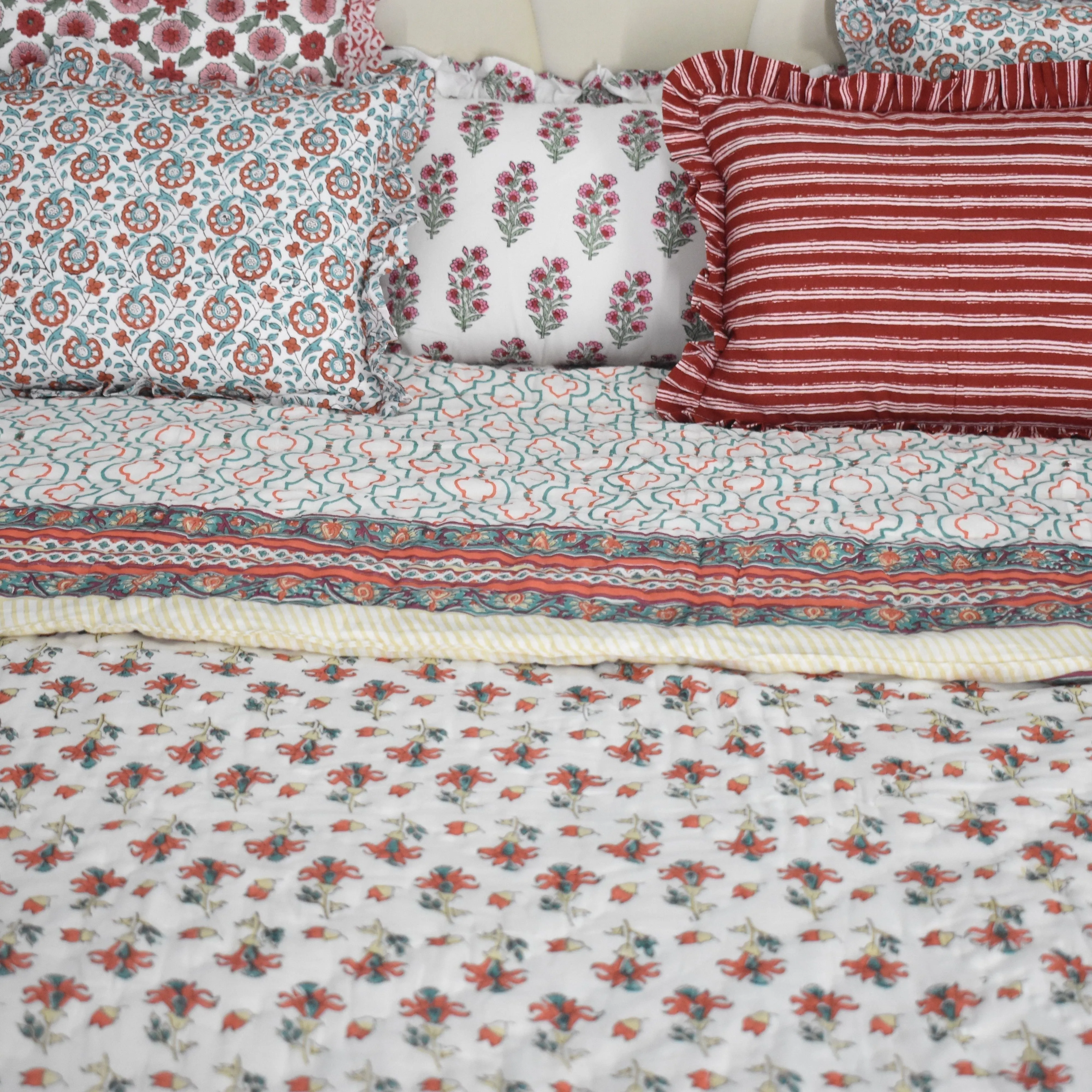 Handblock Printed Cotton Quilt - White / Red (King)