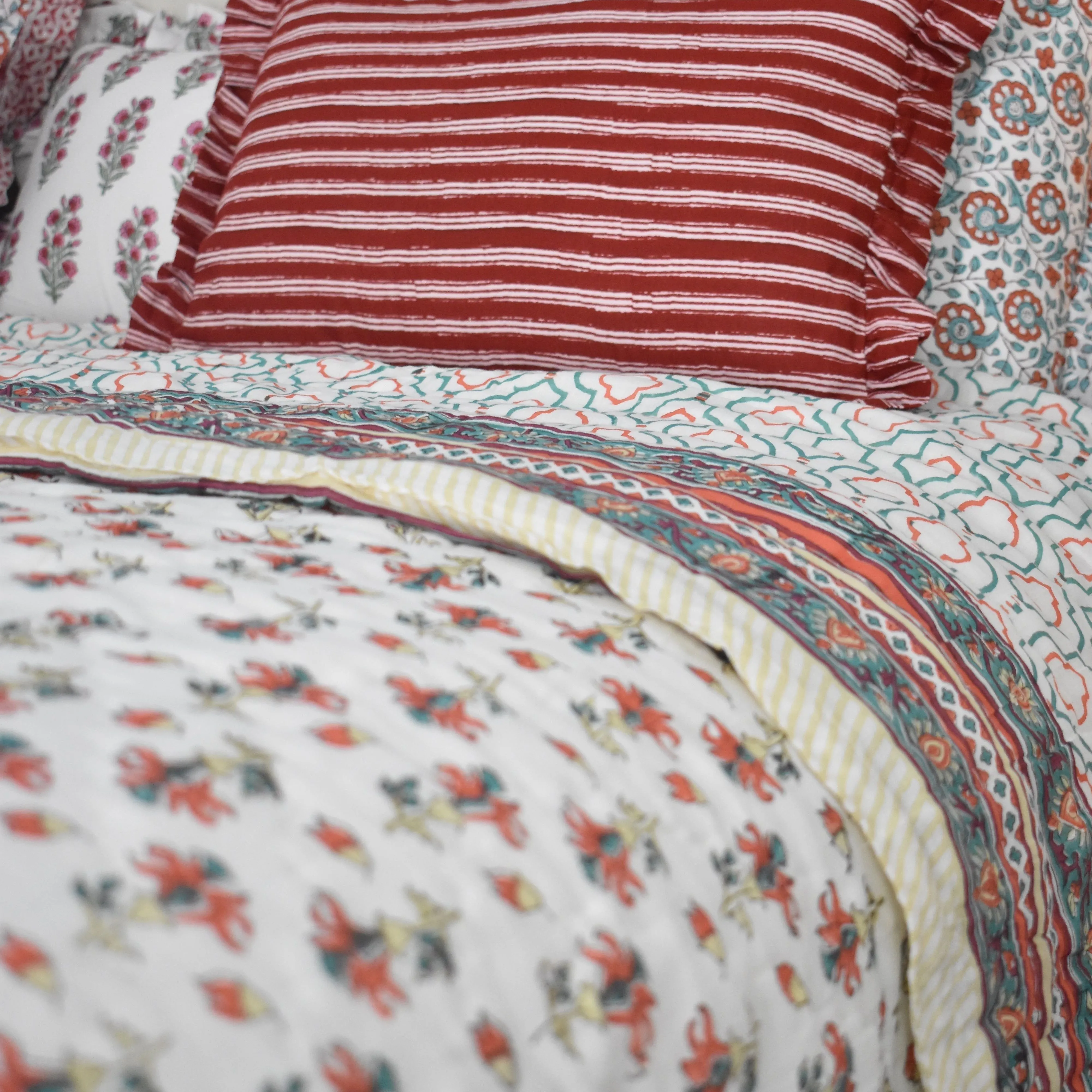 Handblock Printed Cotton Quilt - White / Red (King)