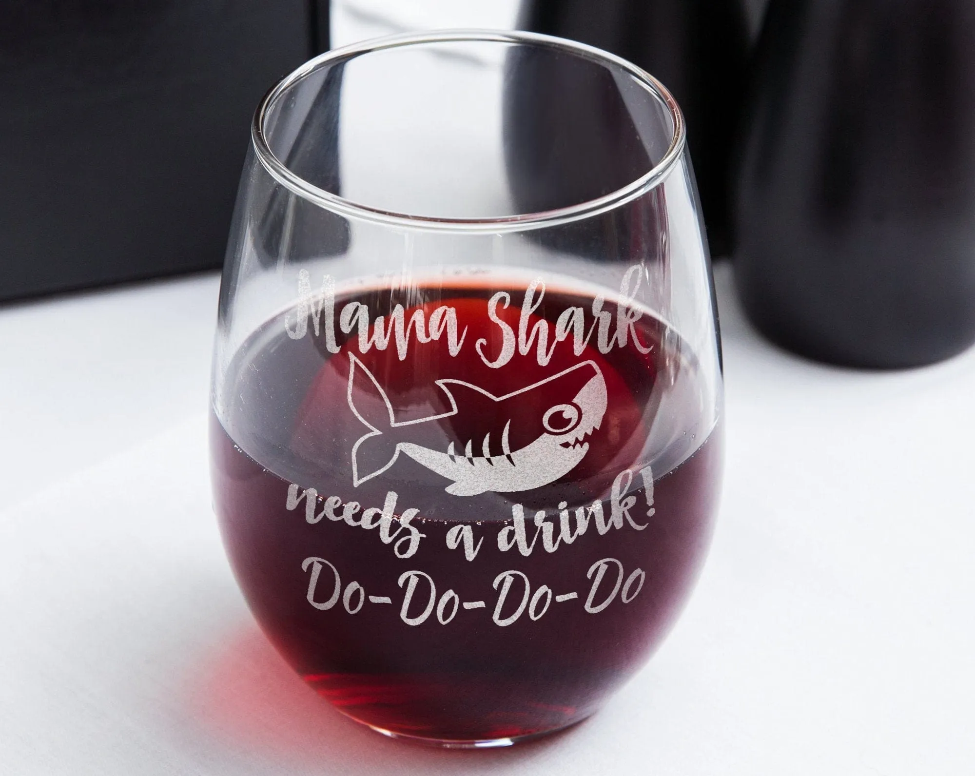 Mama Shark Needs a Drink Do Do Novelty Stemless Wine Glass First Mothers Day Gift from Daughter, Son Funny Sayings for New Mom Wife Birthday