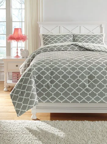 Media Signature Design by Ashley Comforter Set Full