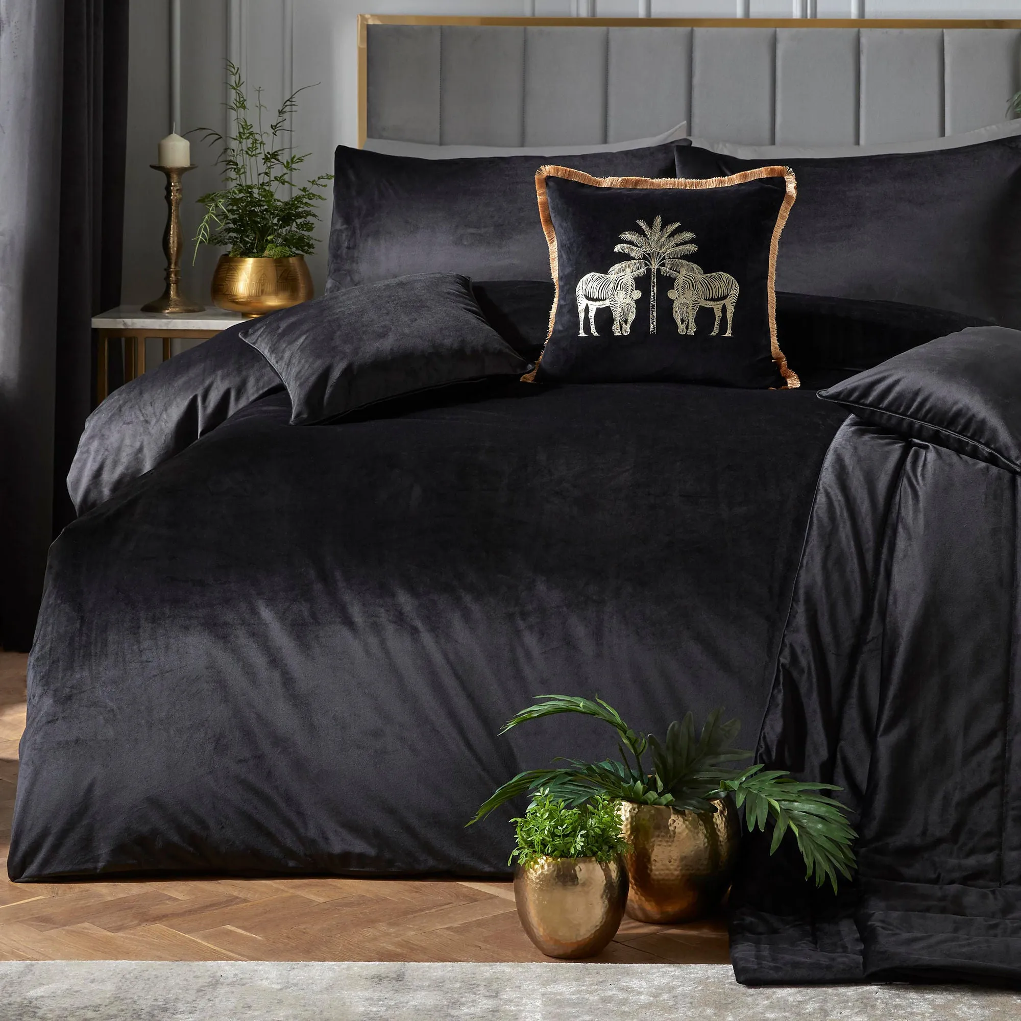 Montrose Duvet Cover Set by Laurence Llewelyn-Bowen in Black