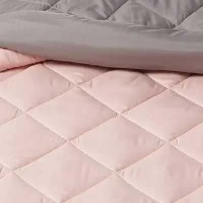 New - Room Essentials 5-Piece/Flannel Comforter Set Diamond Quilted