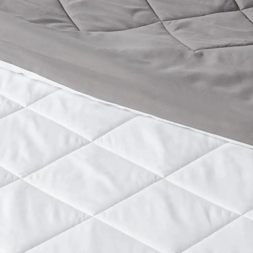 New - Room Essentials 5-Piece/Flannel Comforter Set Diamond Quilted