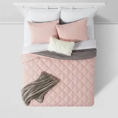 New - Room Essentials 5-Piece/Flannel Comforter Set Diamond Quilted