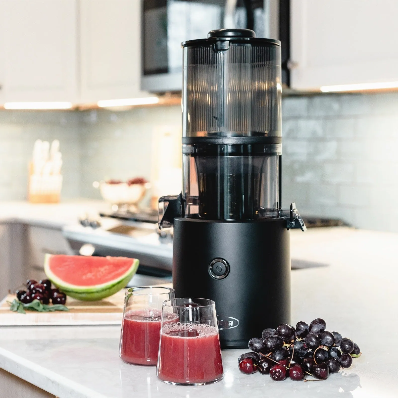 Omega Effortless™ Batch Juicer, 2L Capacity, in Black (JC2022BK11)