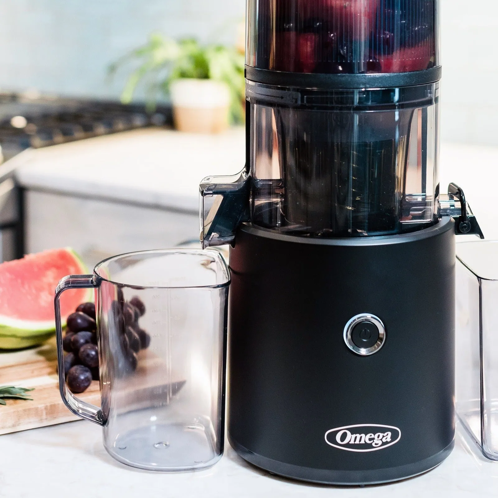 Omega Effortless™ Batch Juicer, 2L Capacity, in Black (JC2022BK11)