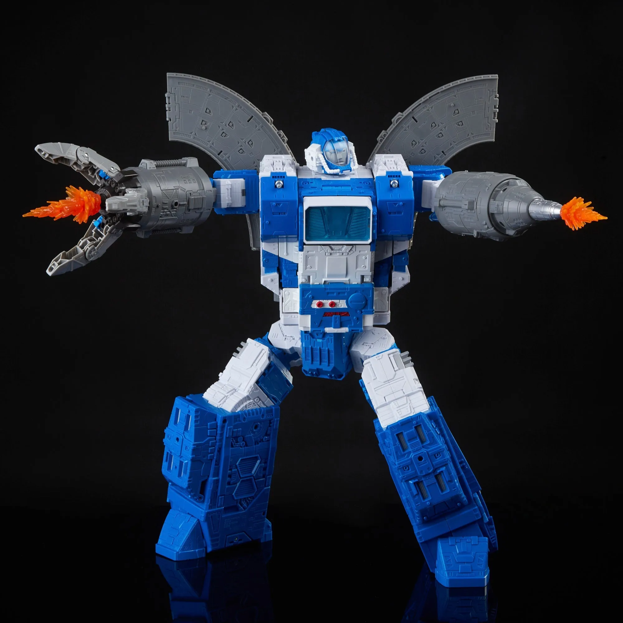 Transformers Generations Selects Titan Class Guardian Robot & Lunar-Tread